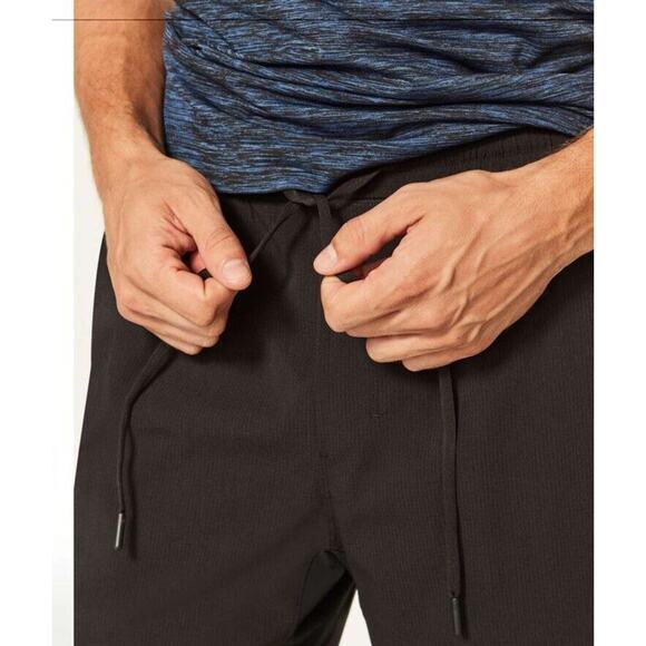 Lululemon Pace Breaker Short 8.5" Swim Mens Size Small Black Swift Ultra Light - Picture 4 of 15